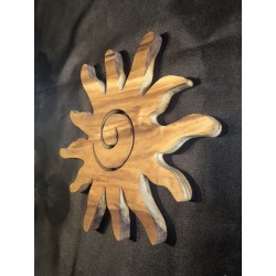 Dessous de plat en forme de soleil en olivier