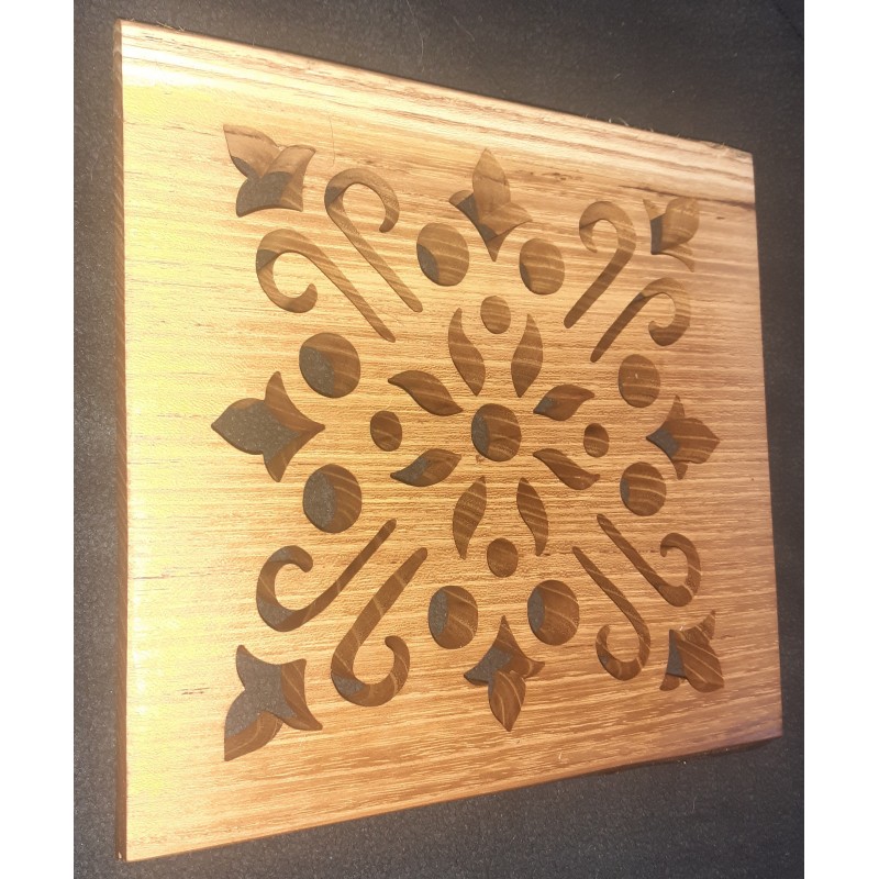 Dessous de plat mandala dans Robinier