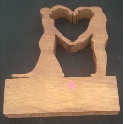 Statuette sur socle amoureux formant un coeur