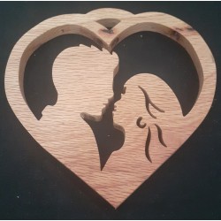 Jeune couple dans coeur