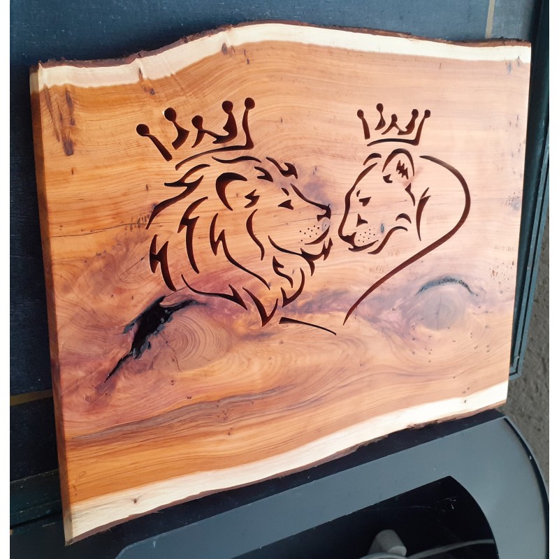 La lionne et son lion couronné (bois de if)