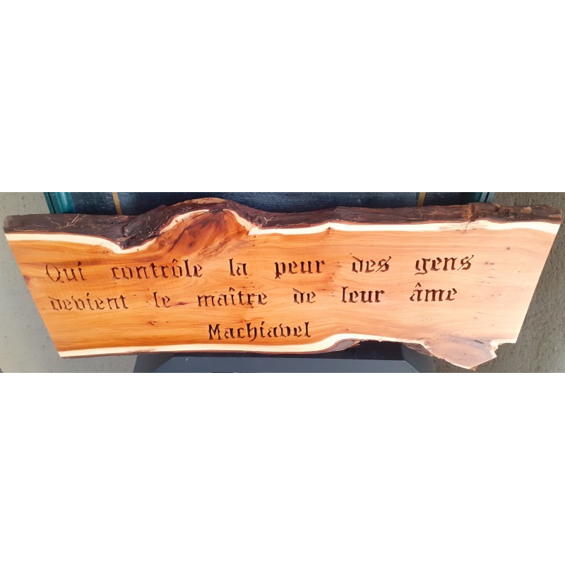 Message important en ces temps dans bois massif