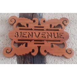 Message "Bienvenue" dans du bois massif (merisier)